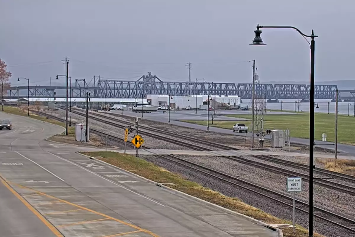 Fort Madison Live Railroad and Trains Webcam