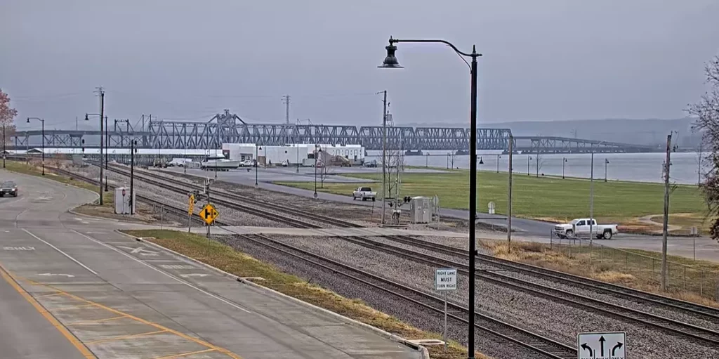 Live Streams Railroad and Trains Webcam from Fort Madison